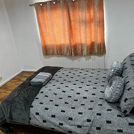Good Priced Single Rooms In Hayes Northolt  외부 사진