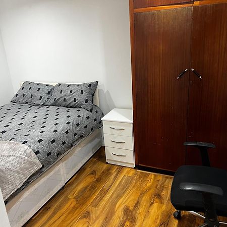 Good Priced Single Rooms In Hayes Northolt  외부 사진