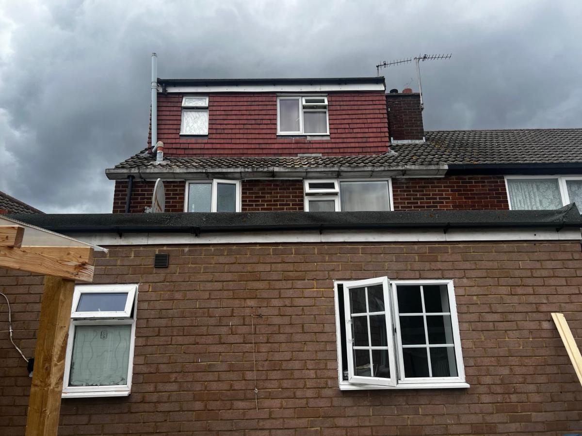 Good Priced Single Rooms In Hayes Northolt  외부 사진