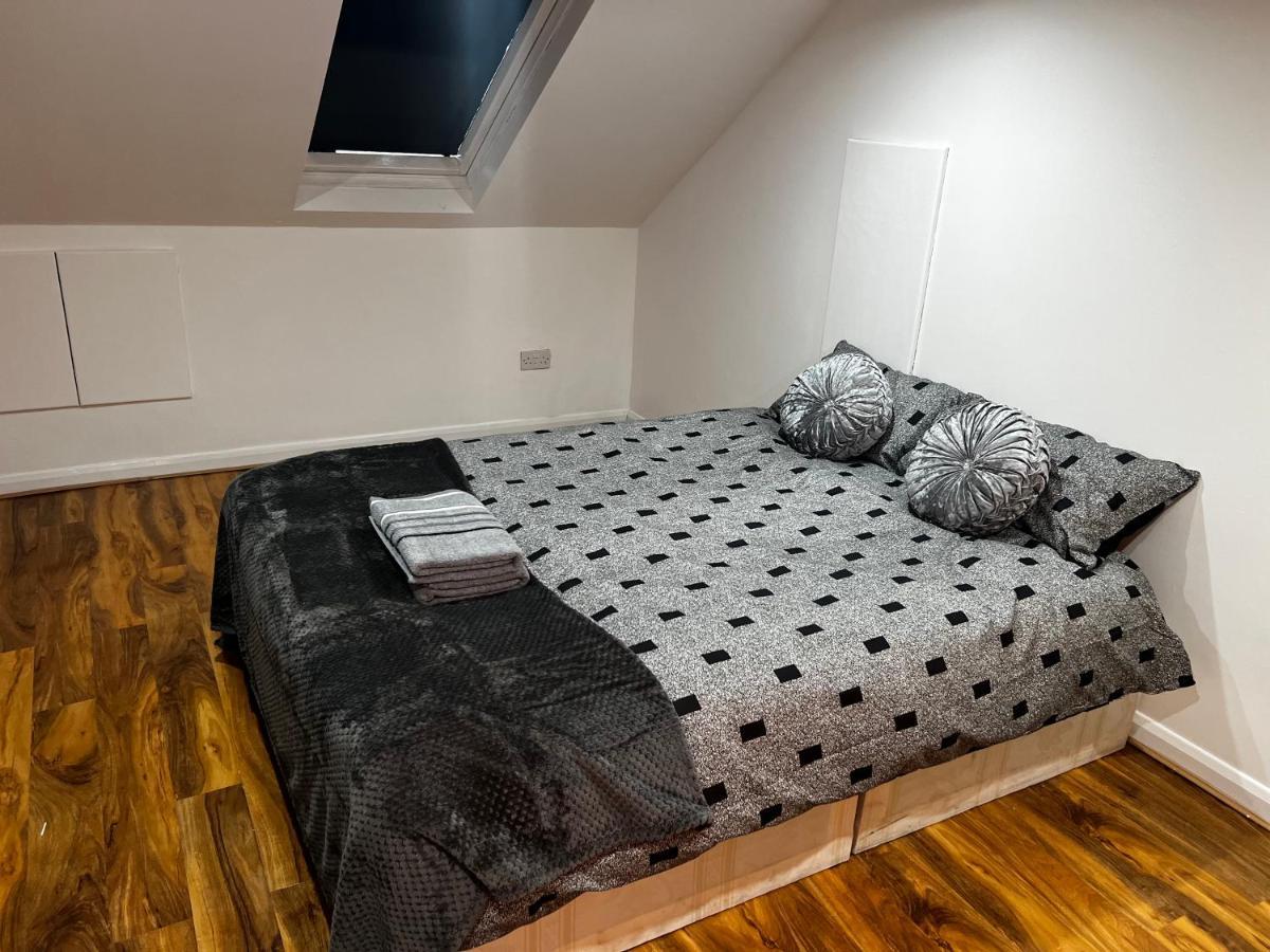 Good Priced Single Rooms In Hayes Northolt  외부 사진
