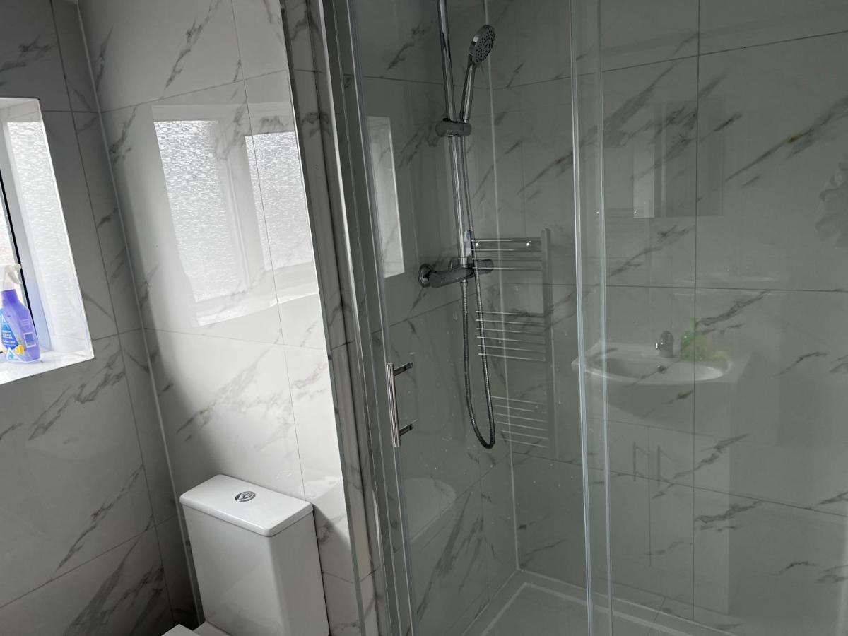 Good Priced Single Rooms In Hayes Northolt  외부 사진