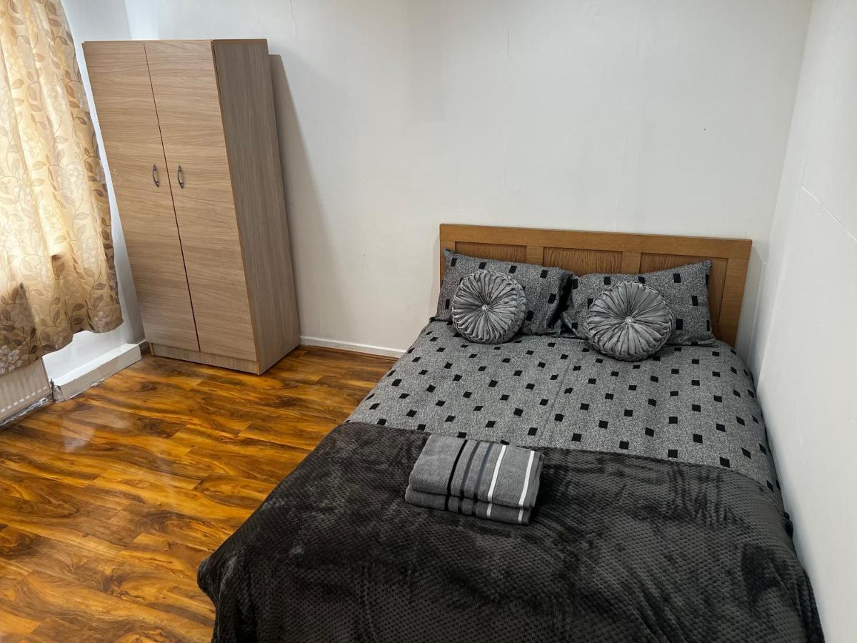 Good Priced Single Rooms In Hayes Northolt  외부 사진