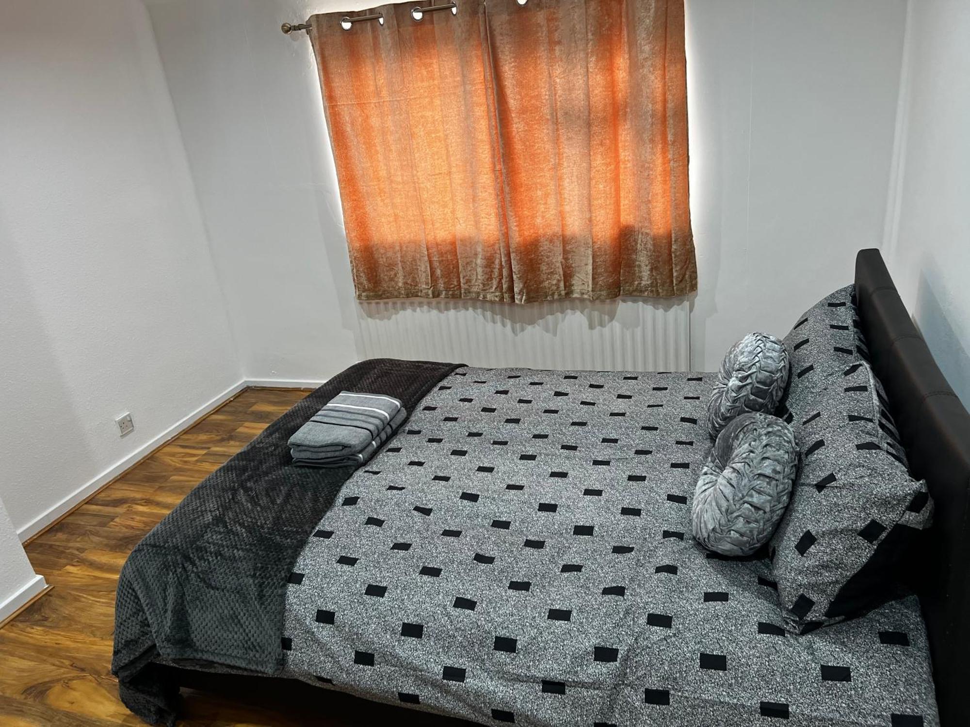 Good Priced Single Rooms In Hayes Northolt  외부 사진