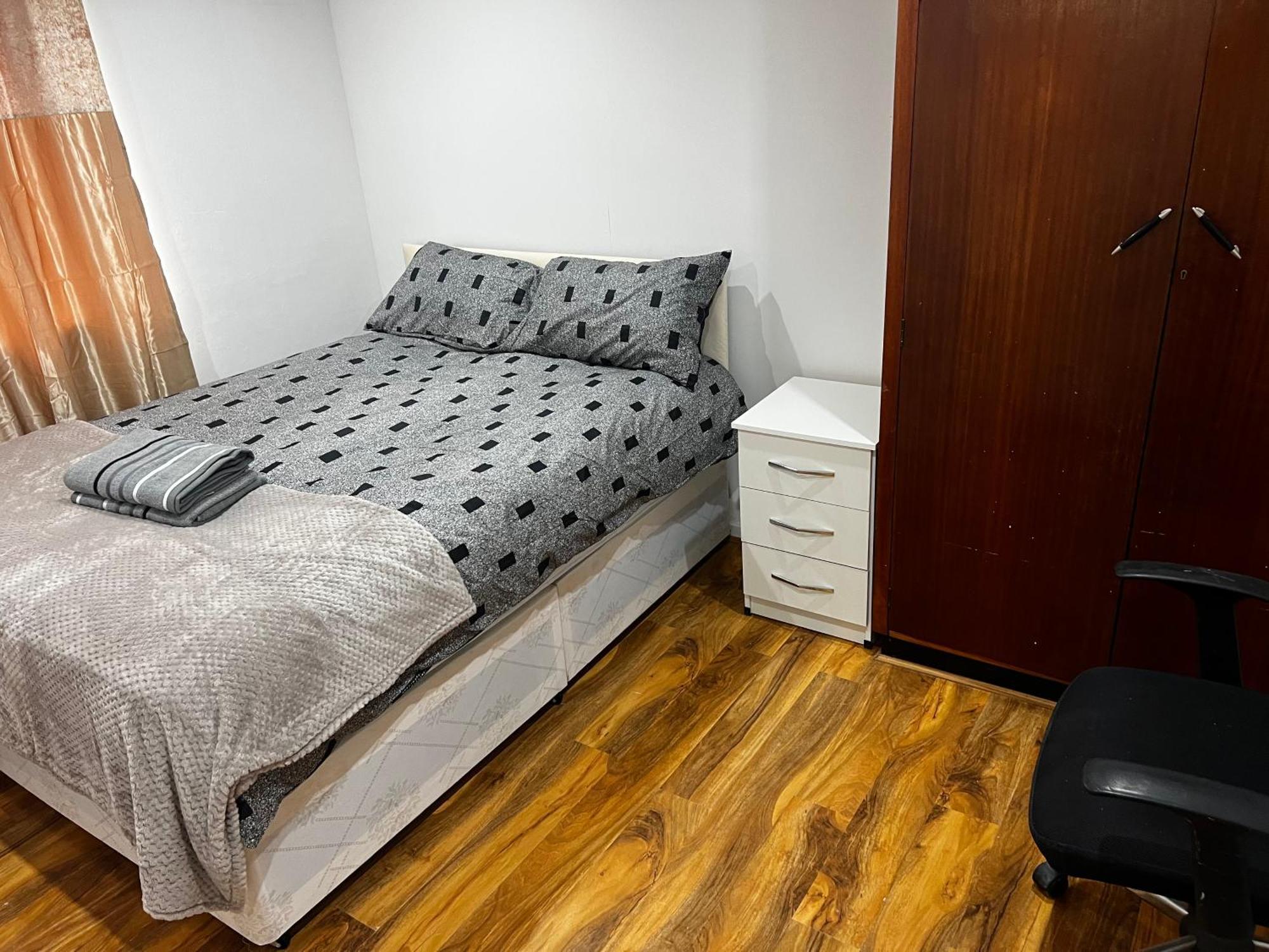 Good Priced Single Rooms In Hayes Northolt  외부 사진